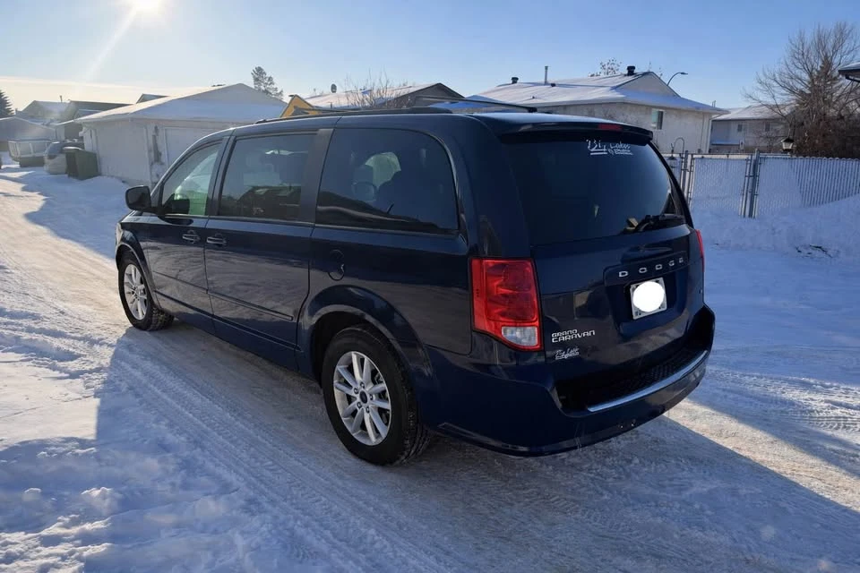 2017 Dodge Caravan - Image 3 of 8