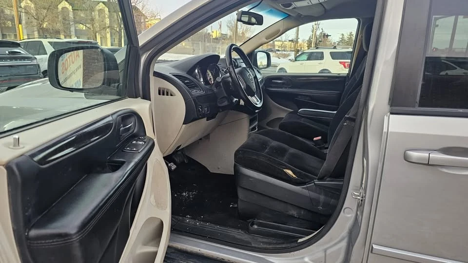 2017 Dodge Caravan - Image 11 of 20
