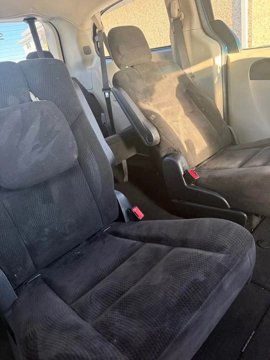 2017 Dodge Caravan - Image 6 of 8