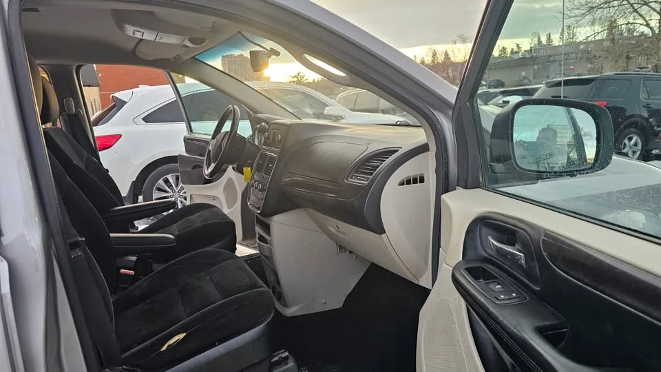 2017 Dodge Caravan - Image 14 of 20