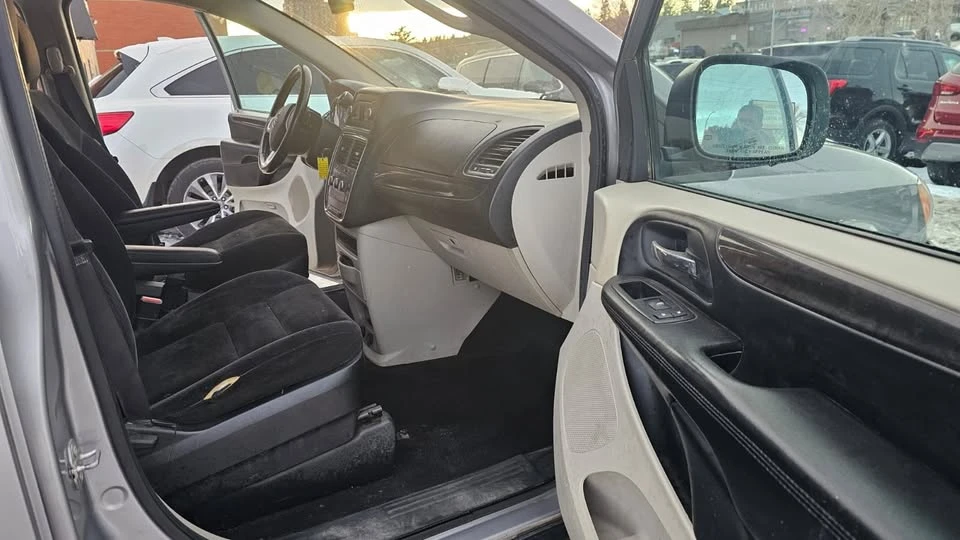 2017 Dodge Caravan - Image 13 of 20