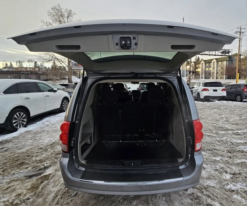 2017 Dodge Caravan - Image 6 of 20