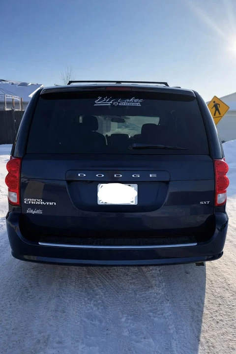 2017 Dodge Caravan - Image 4 of 8
