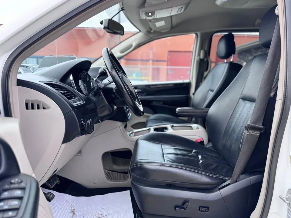 2017 Dodge Caravan - Image 12 of 18