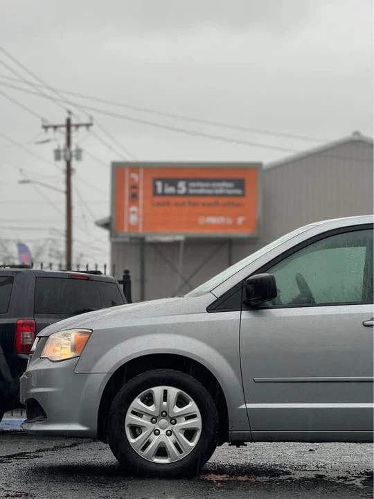 2017 Dodge Caravan - Image 6 of 18