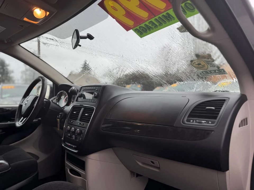 2017 Dodge Caravan - Image 8 of 18