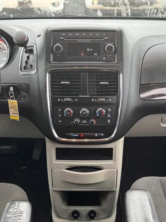 2017 Dodge Caravan - Image 14 of 18