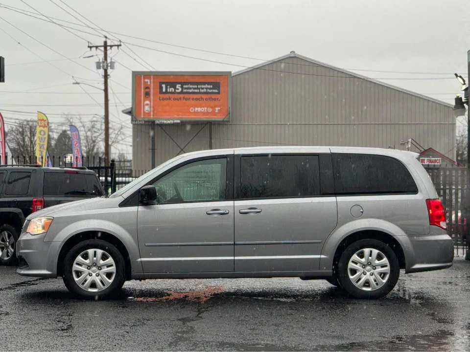 2017 Dodge Caravan - Image 13 of 18