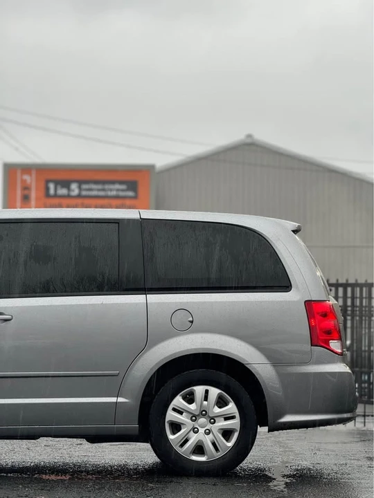 2017 Dodge Caravan - Image 7 of 18