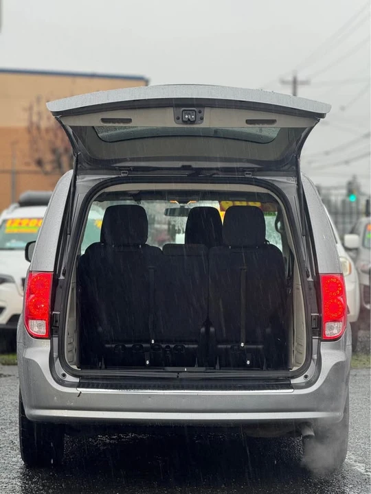 2017 Dodge Caravan - Image 11 of 18