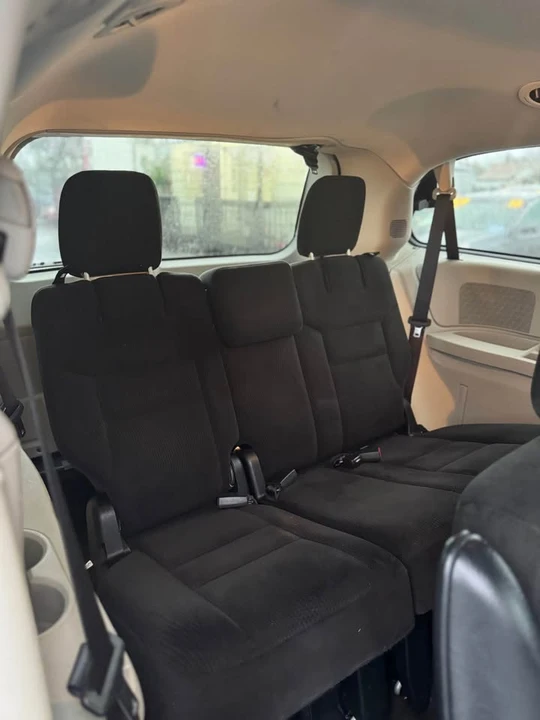 2017 Dodge Caravan - Image 10 of 18