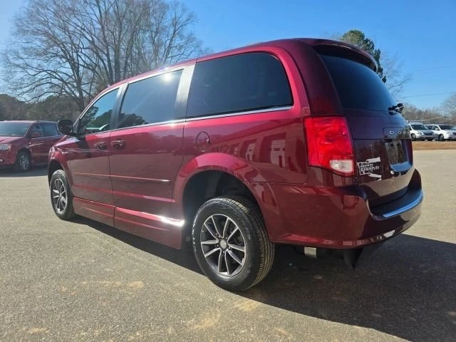 2017 Dodge Caravan - Image 6 of 19