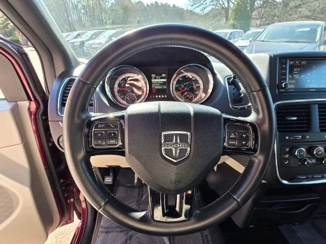 2017 Dodge Caravan - Image 14 of 19