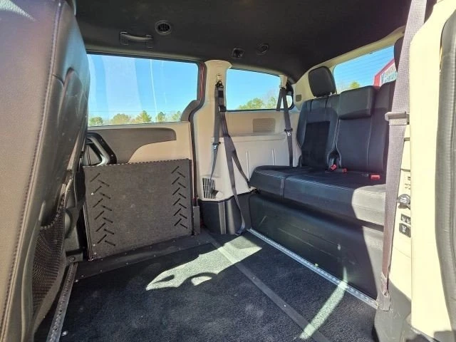 2017 Dodge Caravan - Image 16 of 19
