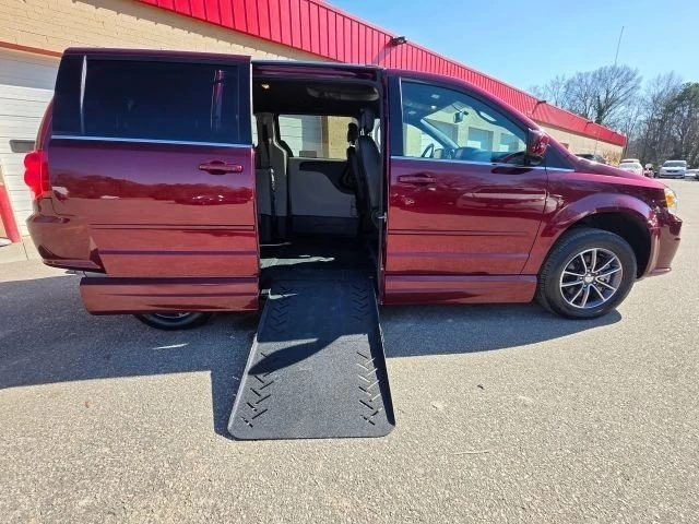 2017 Dodge Caravan - Image 8 of 19