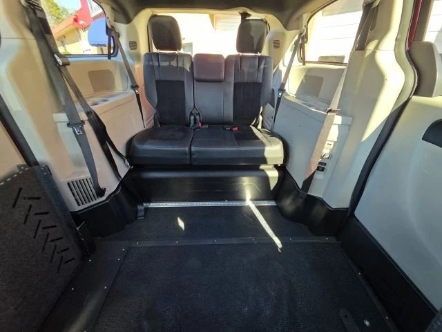 2017 Dodge Caravan - Image 18 of 19