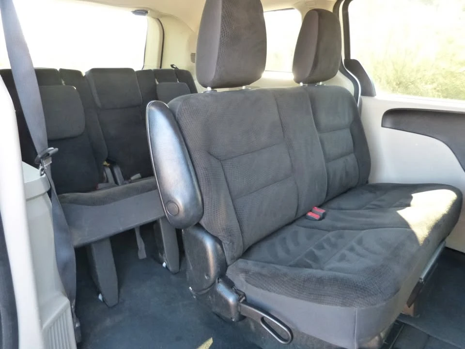 2017 Dodge Caravan - Image 9 of 16
