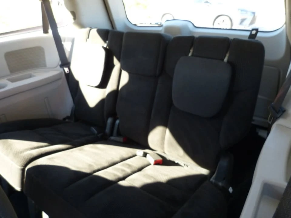 2017 Dodge Caravan - Image 8 of 16