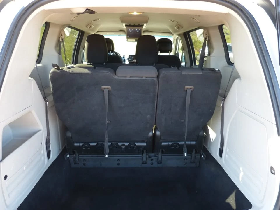 2017 Dodge Caravan - Image 13 of 16