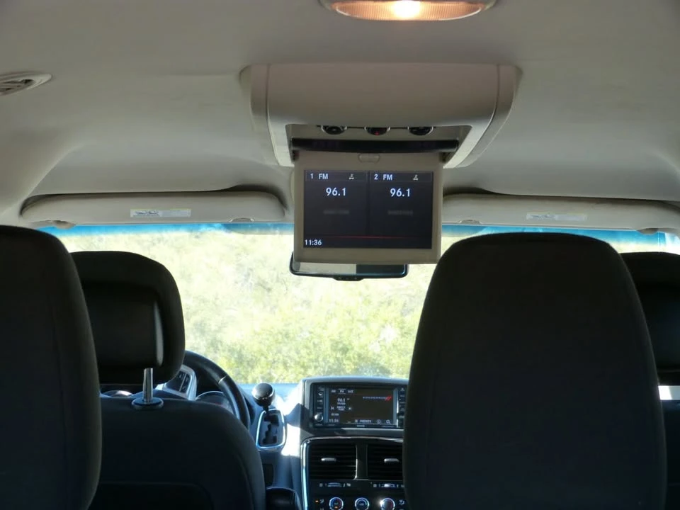2017 Dodge Caravan - Image 11 of 16