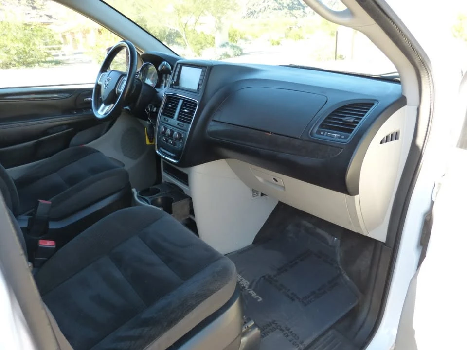 2017 Dodge Caravan - Image 15 of 16