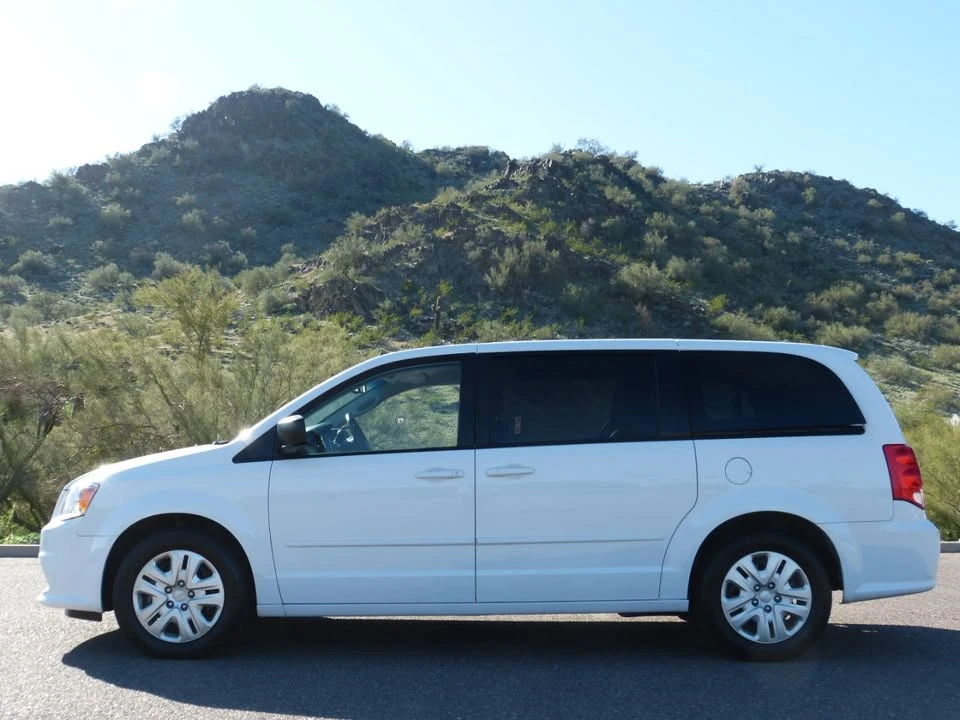2017 Dodge Caravan - Image 4 of 16