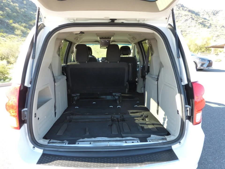 2017 Dodge Caravan - Image 12 of 16