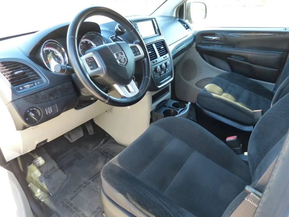 2017 Dodge Caravan - Image 7 of 16