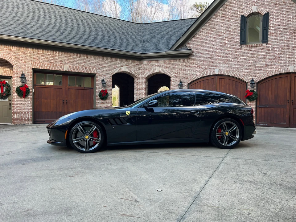 2017 Ferrari GTC4Lusso - Image 19 of 31