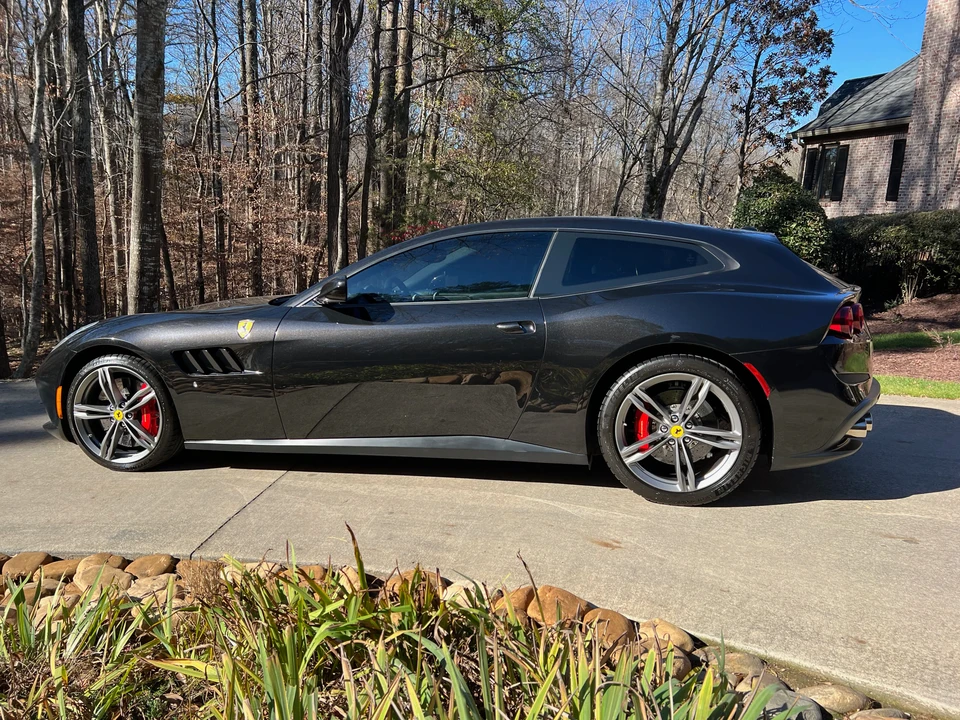2017 Ferrari GTC4Lusso - Image 22 of 31