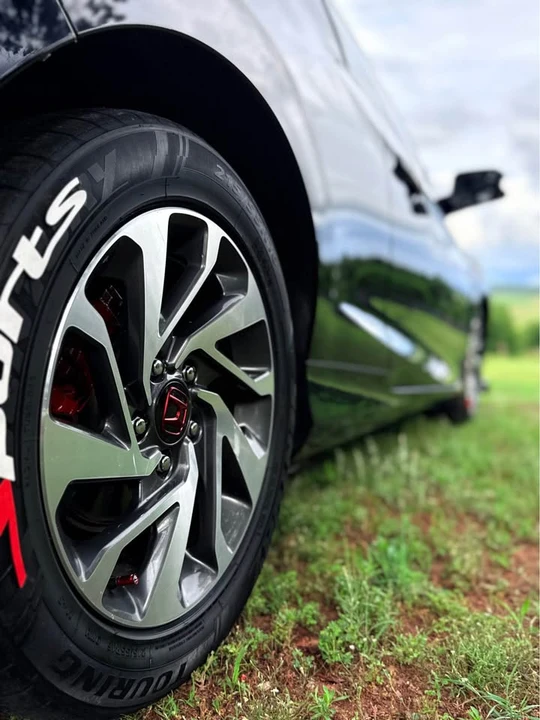 2017 Honda Civic 10th Gen - Image 17 of 21