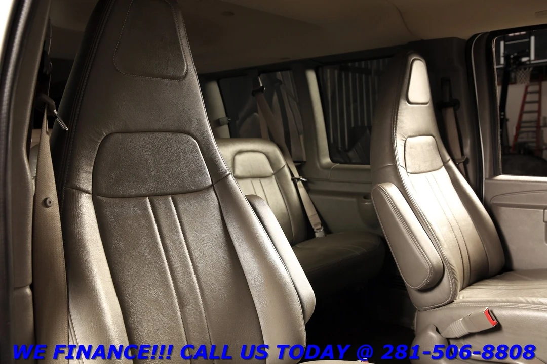 2017 Chevrolet Express - Image 16 of 21