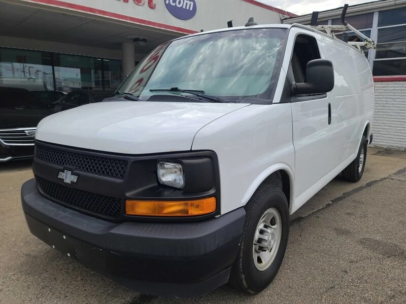 2017 Chevrolet Express - Image 2 of 4