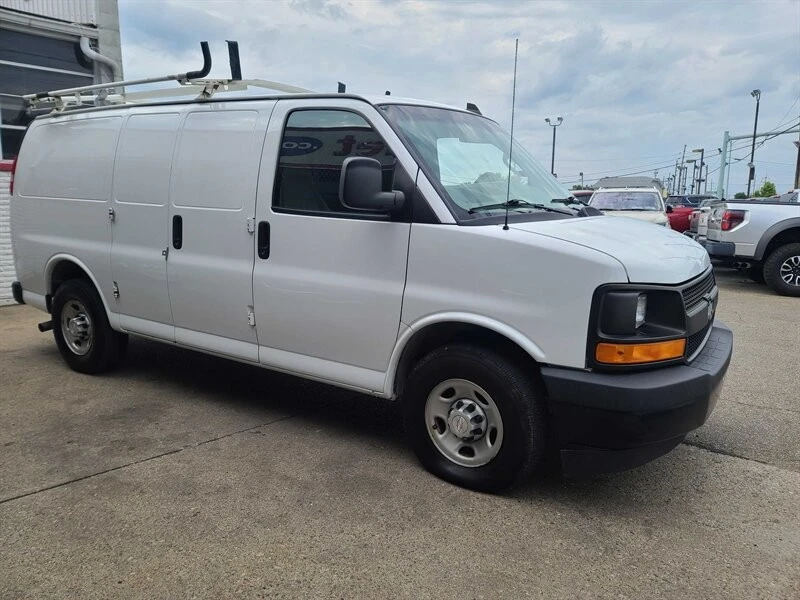2017 Chevrolet Express - Image 4 of 4