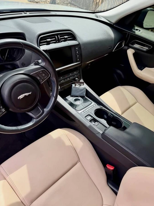 2017 Jaguar F-Pace - Image 6 of 7