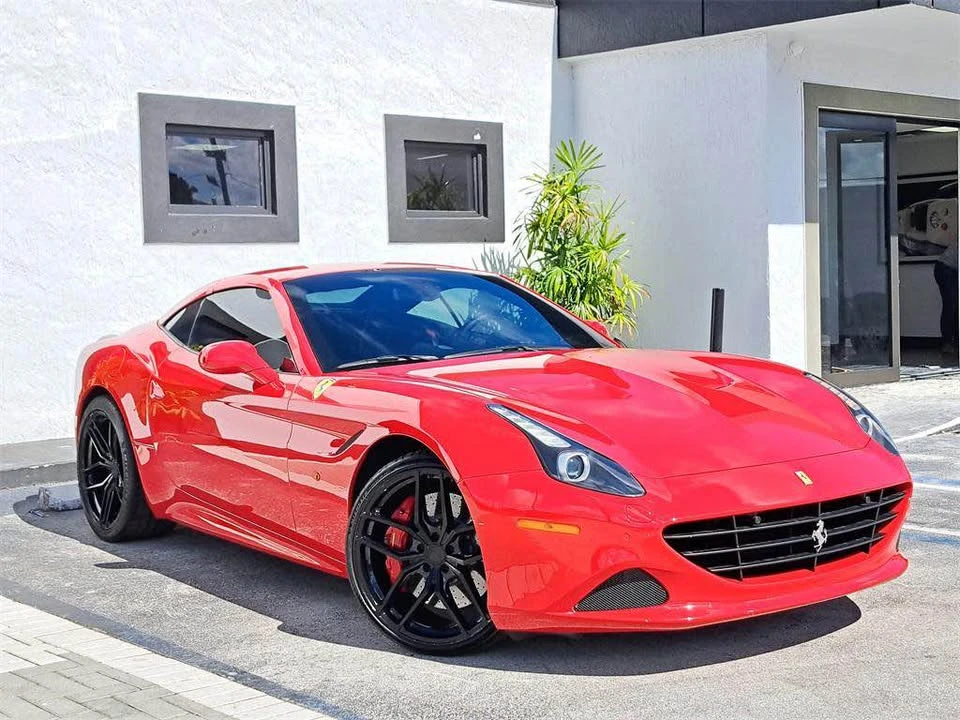 2017 Ferrari California T - Image 2 of 6