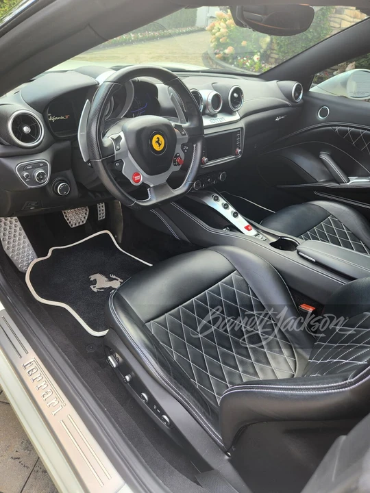 2017 Ferrari California T - Image 4 of 31