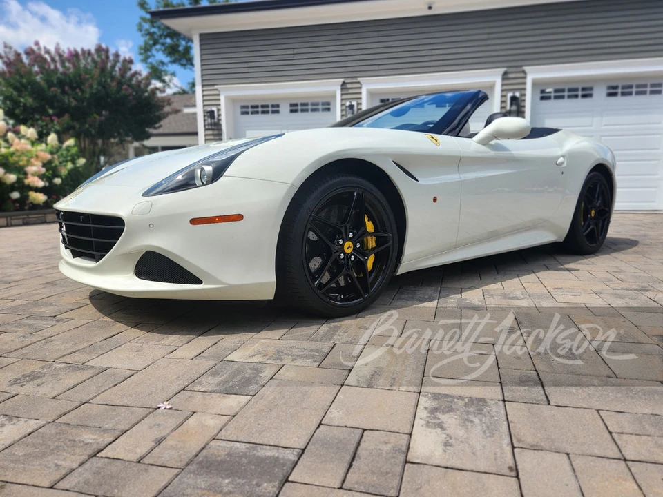 2017 Ferrari California T - Image 25 of 31