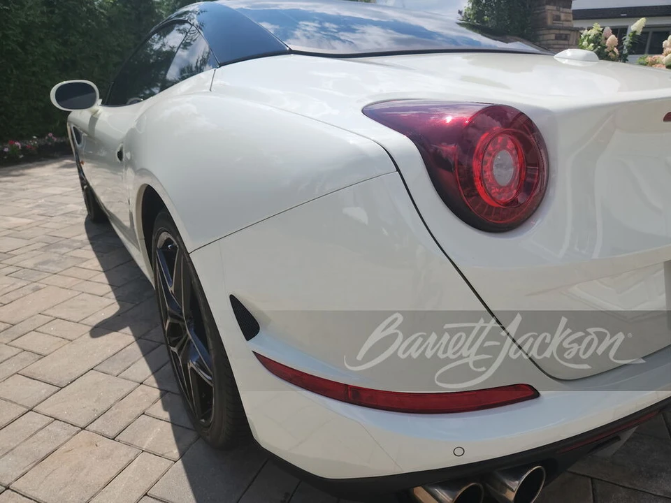 2017 Ferrari California T - Image 23 of 31
