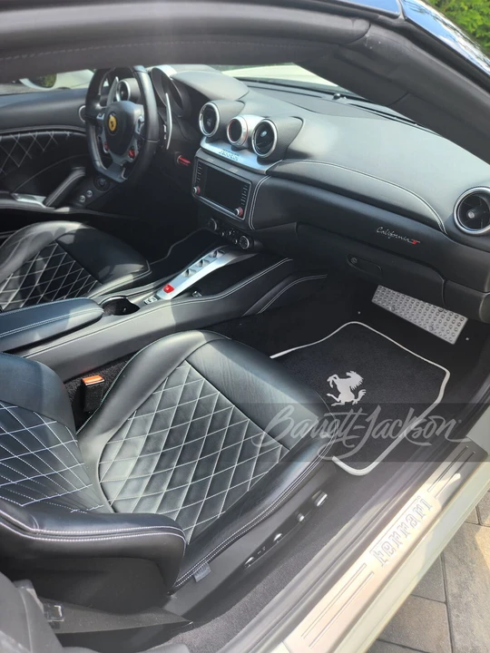 2017 Ferrari California T - Image 13 of 31
