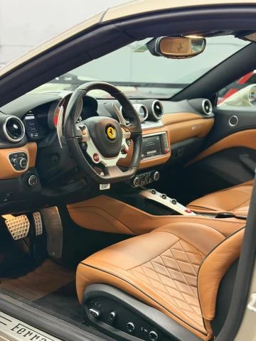 2017 Ferrari California T - Image 7 of 11