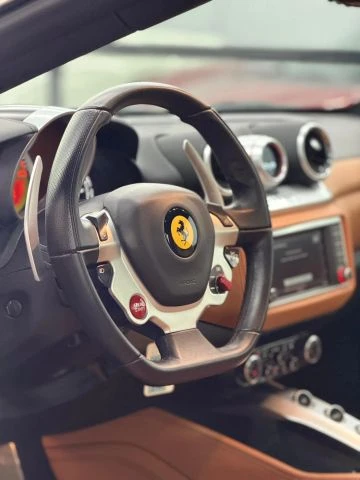 2017 Ferrari California T - Image 9 of 11