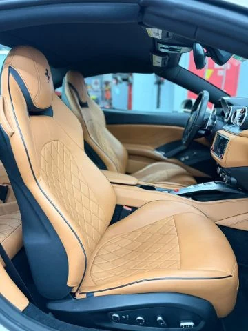 2017 Ferrari California T - Image 11 of 11
