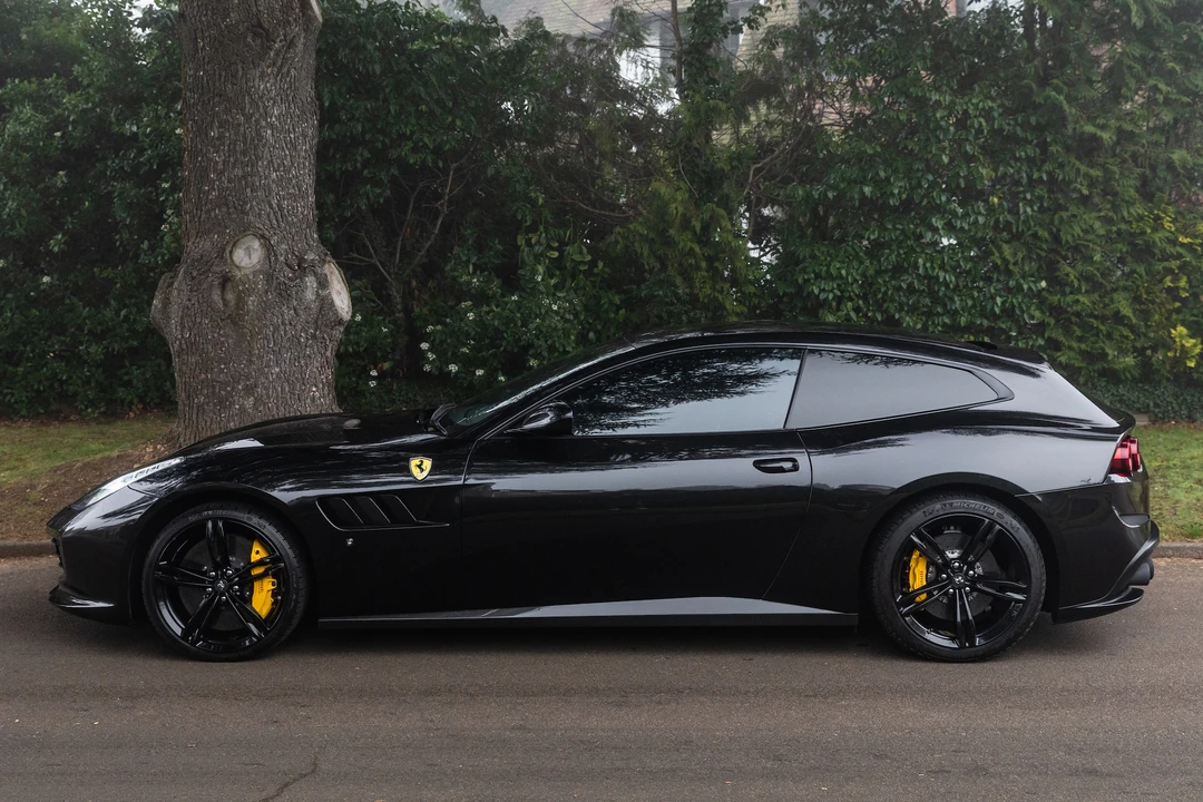 2017 Ferrari GTC4Lusso - Image 9 of 31