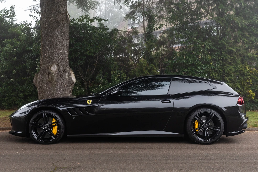 2017 Ferrari GTC4Lusso - Image 17 of 31