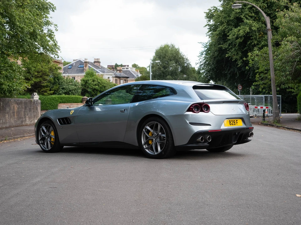 2017 Ferrari GTC4Lusso - Image 5 of 31