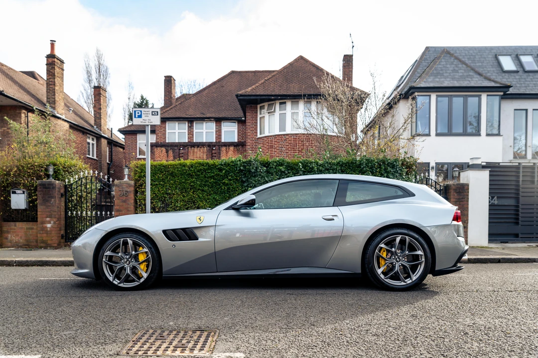 2017 Ferrari GTC4Lusso - Image 5 of 31