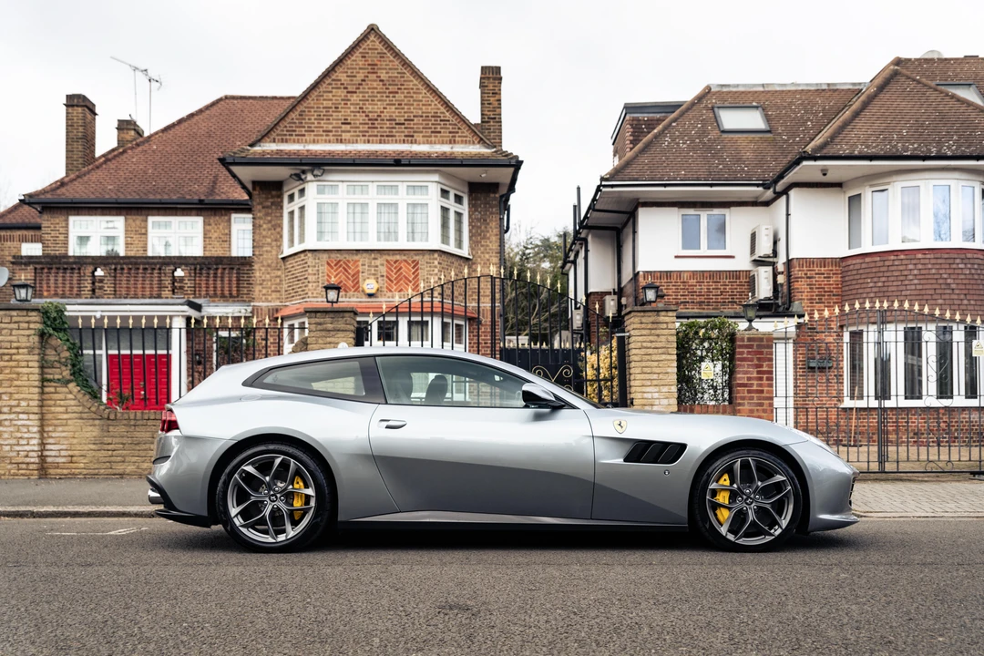 2017 Ferrari GTC4Lusso - Image 9 of 31