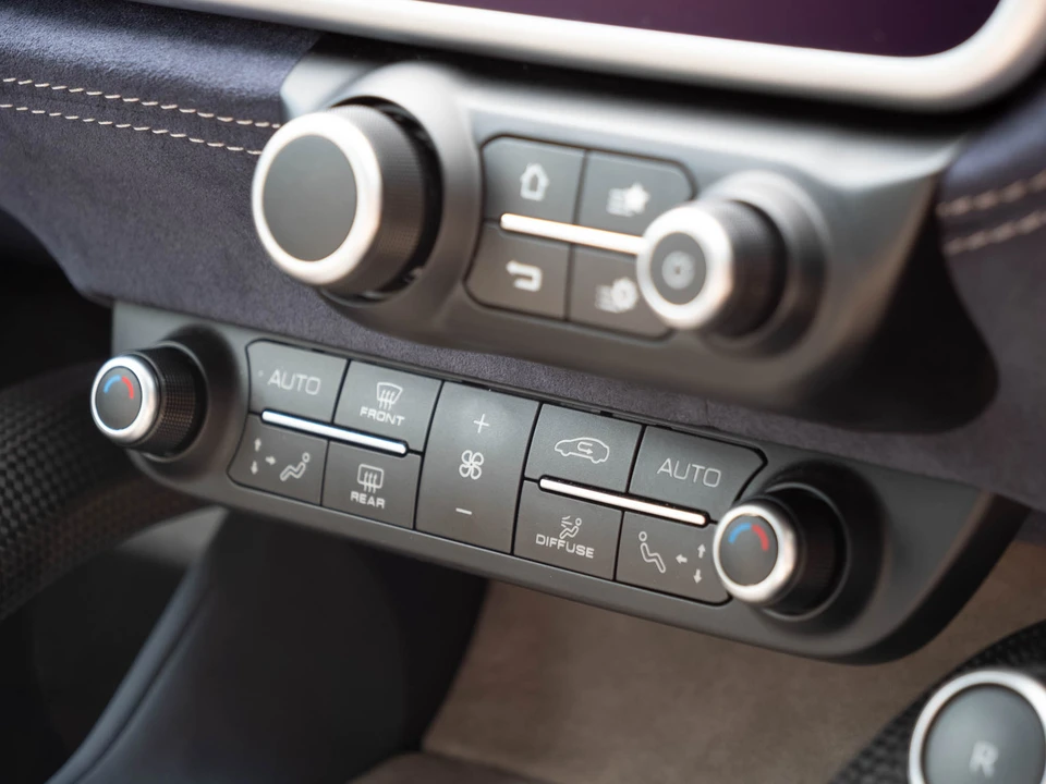 2017 Ferrari GTC4Lusso - Image 11 of 31