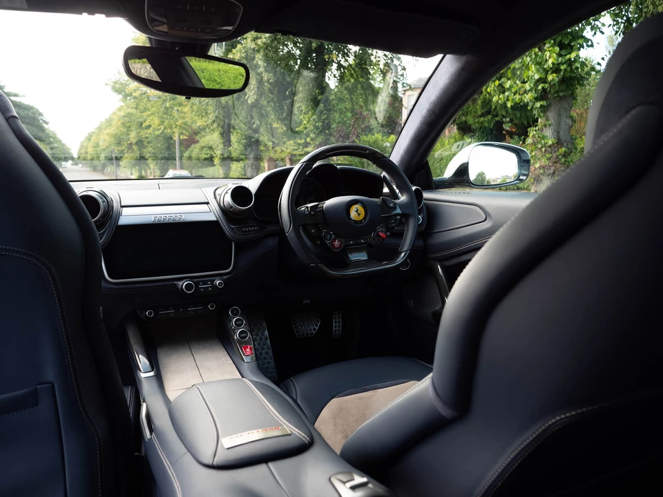 2017 Ferrari GTC4Lusso - Image 22 of 31